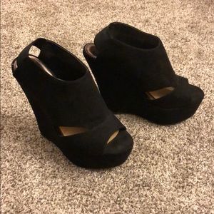 Madden Girl Black Suede Wedges SZ 6